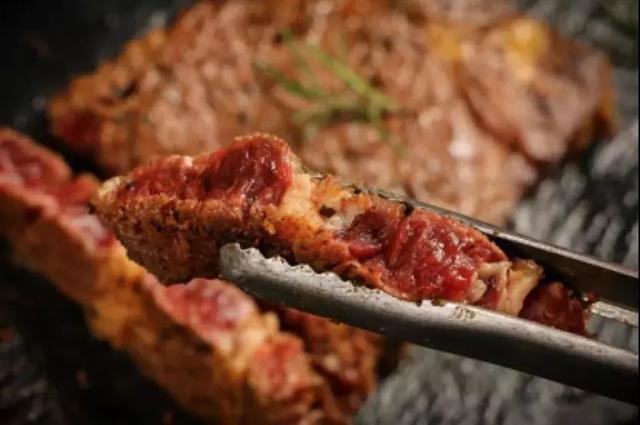 煎牛排需要什么调料，做牛排需要什么调料（比西餐厅还好吃）