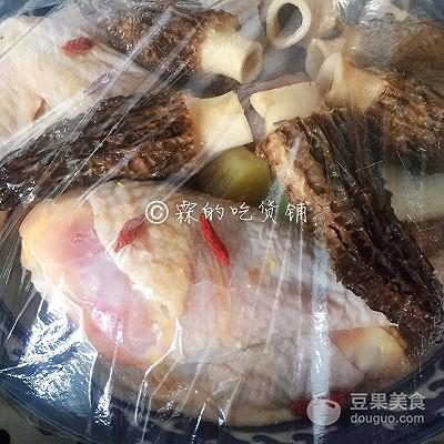 羊肚菌怎么做好吃又简单，新鲜羊肚菌最简单的吃法（清蒸羊肚菌童子鸡）