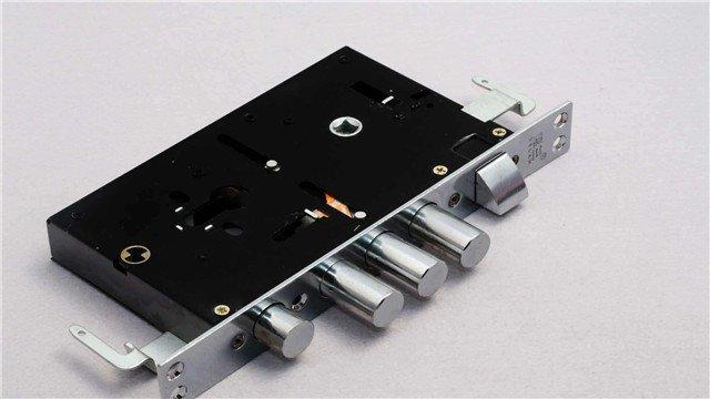 飞云防盗门安全技术，飞云防盗门是十大名牌吗（买一把什么样的防盗门锁更安全）