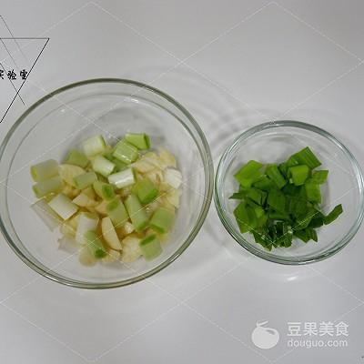油焖茄子的正宗做法窍门，油焖茄子的做法 最正宗的做法（“油焖”茄子的做法）