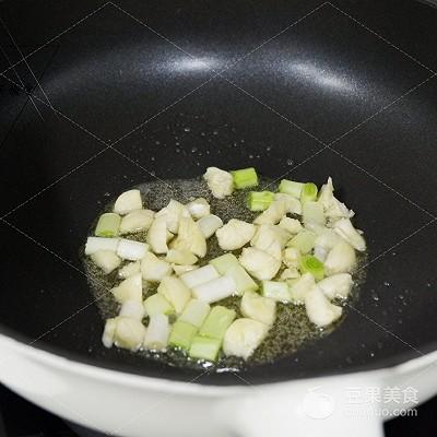 油焖茄子的正宗做法窍门，油焖茄子的做法 最正宗的做法（“油焖”茄子的做法）