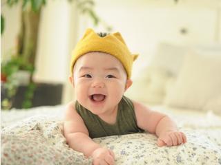 怎么判断宝宝大脑发育好不好，宝宝越早出现这个动作