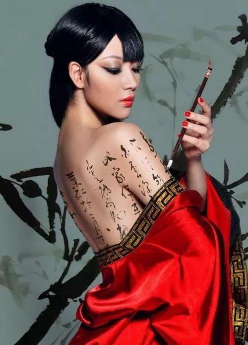 人面桃花别样红，人面桃花别样红意思（人体国画，美的盛宴）