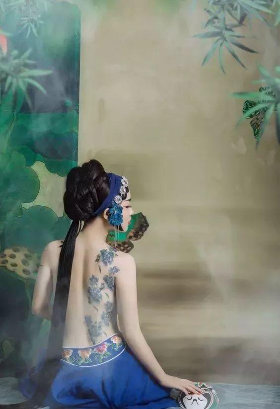 人面桃花别样红，人面桃花别样红意思（人体国画，美的盛宴）