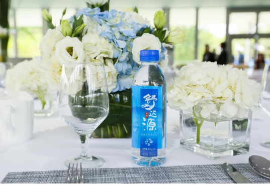 酒后喝苏打水解酒吗，解酒常备舒达源天然苏打水