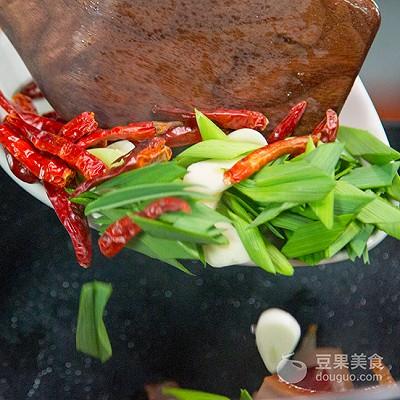 腊肉杂菇煲的做法，杂菇煲做法（腊肉杂菇煲的做法）