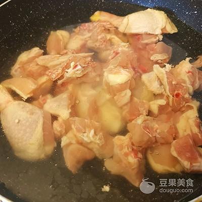 如何煮鸡汤，炖鸡汤怎么炖好喝（元气！全能鸡汤的做法）