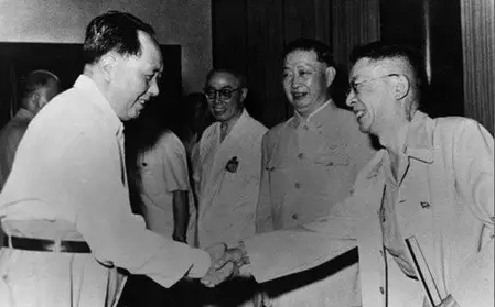 老舍先生的简介，老舍一些印象简介（那些从来就不该被忘却的——老舍之死）