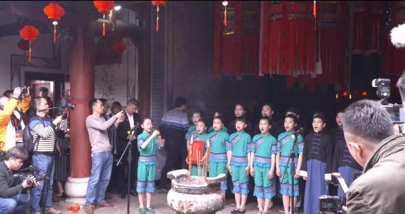 添丁挂灯笼习俗，添丁灯笼传统（上灯——添丁……河源忠信花灯照亮新年）