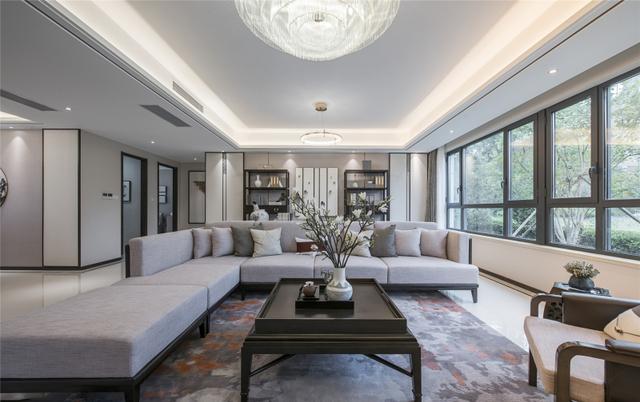 中央空调只开一个房间费电吗，中央空调开一个和全开一样费电吗（中央空调和普通空调用哪个更省电）