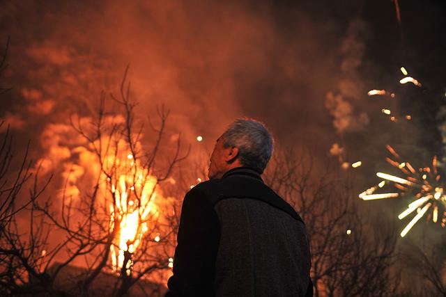 梦见自己放鞭炮，梦见自己放鞭炮是什么意思（留住年味丨“佩奇爷爷”李玉宝）