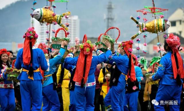 说 春，石阡“仡佬毛龙”与“说春”