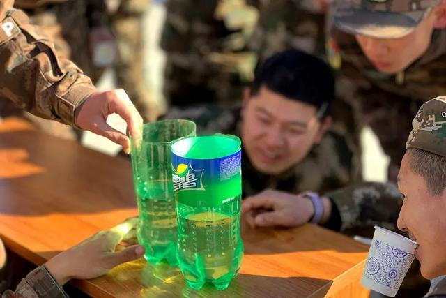 三人跑得快怎么玩规则，扑克三人跑得快玩法及规则总结（春节军营小游戏，你喜欢哪一款）