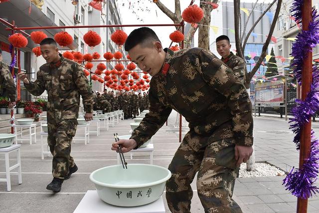 三人跑得快怎么玩规则，扑克三人跑得快玩法及规则总结（春节军营小游戏，你喜欢哪一款）