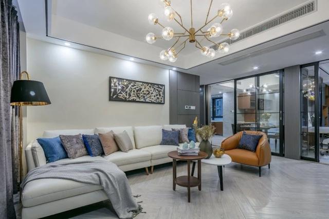 中央空调只开一个房间费电吗，中央空调开一个和全开一样费电吗（中央空调和普通空调用哪个更省电）