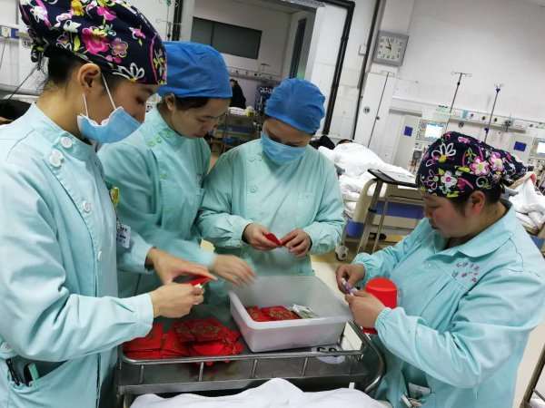 给病人送红包怎么说，给病人发红包该怎样说（一篮子红包送给住院透析的患者）