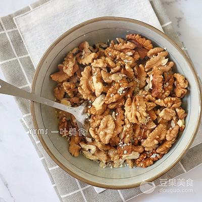 核桃仁怎么做好吃，核桃仁怎样做好吃（美味零食，琥珀核桃仁）