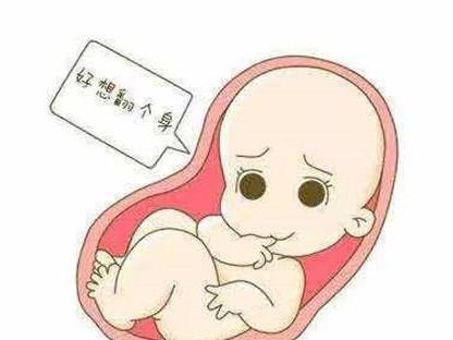 孕妇臀位是怎么引起的，孕妇臀位是怎么引起的会是畸形吗（纠正胎儿臀位的最佳时间和方法）