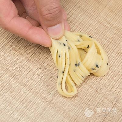 炸麻叶的做法和配方，家庭炸麻叶的做法（炸麻叶的做法）