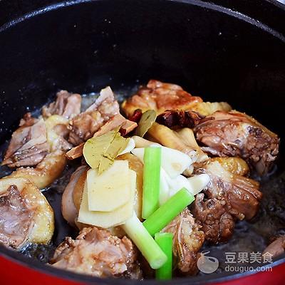 烧鸭子的家常做法，让你停不下筷子的红烧鸭子