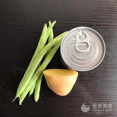 四季豆干饭步骤，四季豆干饭的做法（回味无穷的#精品菜谱挑战赛#豆角焖饭来拯救你的胃。）