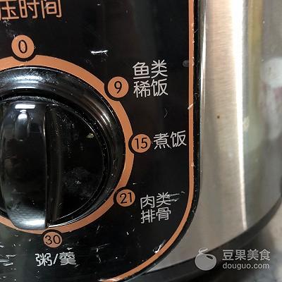 四季豆干饭步骤，四季豆干饭的做法（回味无穷的#精品菜谱挑战赛#豆角焖饭来拯救你的胃。）