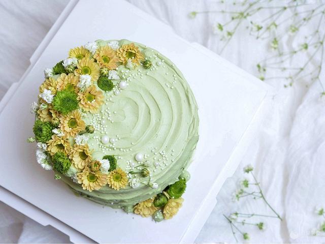 草莓蛋糕。，草莓蛋糕的寓意是什么（春暖花开抺茶草莓蛋糕图片）