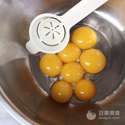 草莓蛋糕。，草莓蛋糕的寓意是什么（春暖花开抺茶草莓蛋糕图片）