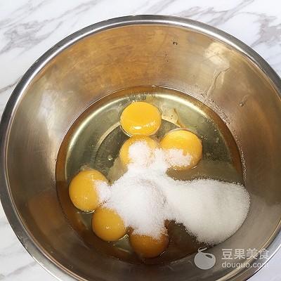 草莓蛋糕。，草莓蛋糕的寓意是什么（春暖花开抺茶草莓蛋糕图片）