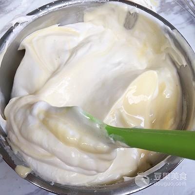 草莓蛋糕。，草莓蛋糕的寓意是什么（春暖花开抺茶草莓蛋糕图片）