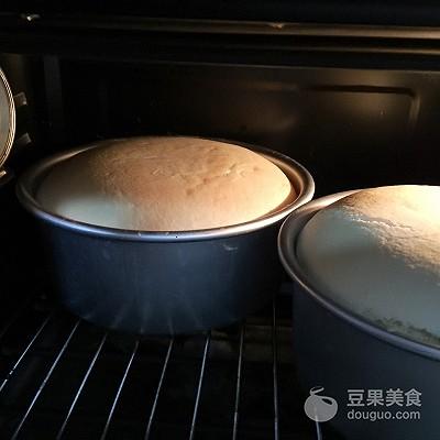 草莓蛋糕。，草莓蛋糕的寓意是什么（春暖花开抺茶草莓蛋糕图片）