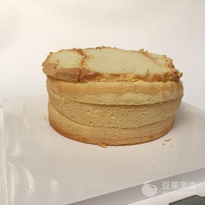 草莓蛋糕。，草莓蛋糕的寓意是什么（春暖花开抺茶草莓蛋糕图片）