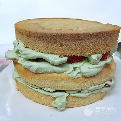 草莓蛋糕。，草莓蛋糕的寓意是什么（春暖花开抺茶草莓蛋糕图片）