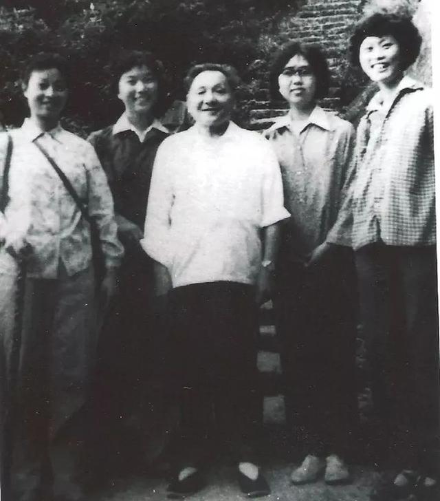 姓邓的名人伟人有哪些，姓邓的名人有谁（他始终与人民群众在一起）
