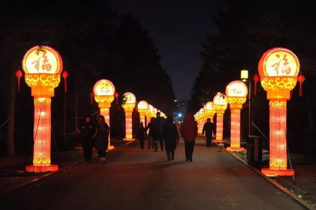 春节习俗之赏冰灯，在冰灯节到处都有漂亮的冰灯（赏冰灯、看焰火）