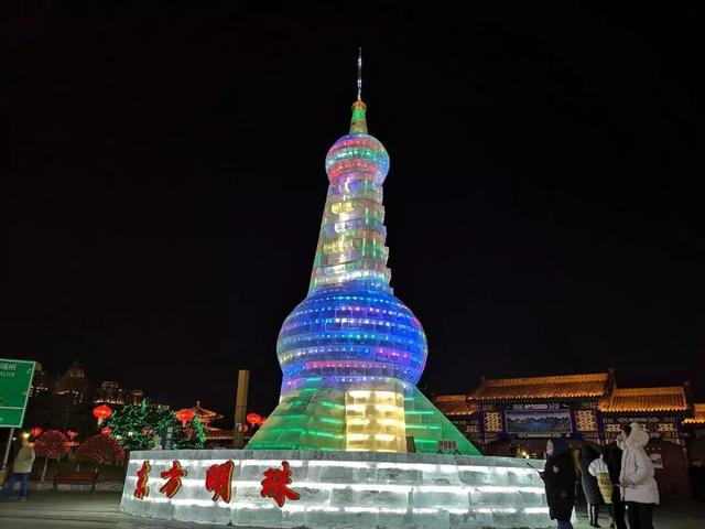 春节习俗之赏冰灯，在冰灯节到处都有漂亮的冰灯（赏冰灯、看焰火）