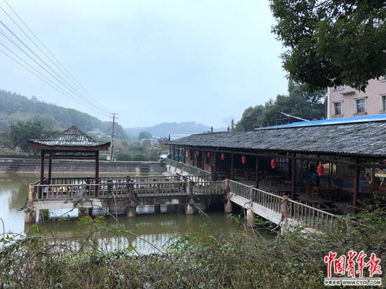 100一包的芙蓉王有几款，芙蓉王香烟价格表大全 （一个非典型“村霸”的落马）