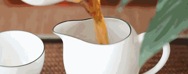 绿茶是热性还是凉性，绿茶属于凉性不是热性（快看看你适合喝哪种茶）