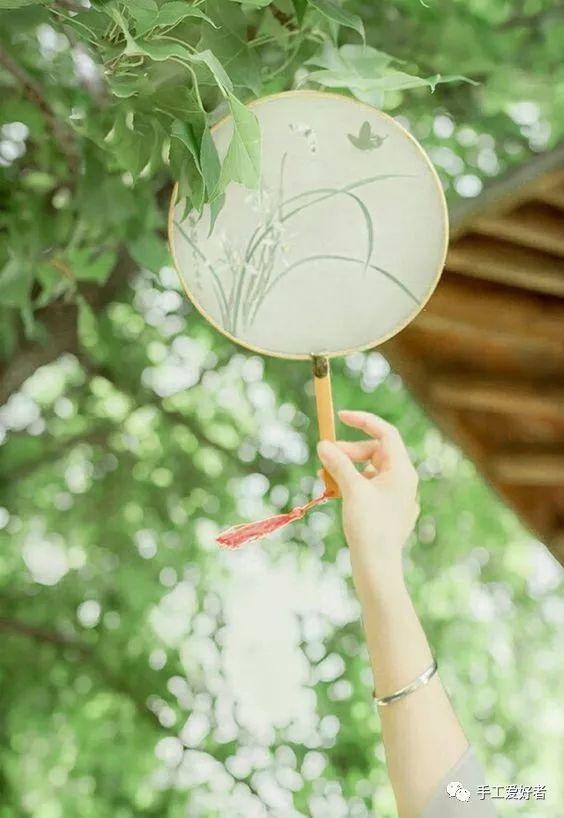 古风扇子做法 古风扇子做法简述，古风扇子做法（传统工艺，轻罗小扇扑流萤）