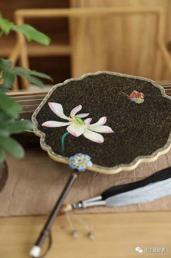 古风扇子做法 古风扇子做法简述，古风扇子做法（传统工艺，轻罗小扇扑流萤）