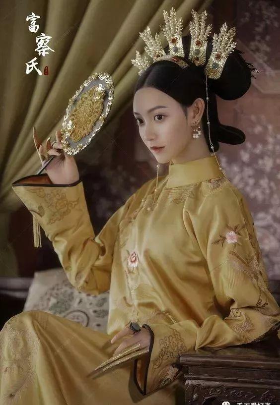 古风扇子做法 古风扇子做法简述，古风扇子做法（传统工艺，轻罗小扇扑流萤）