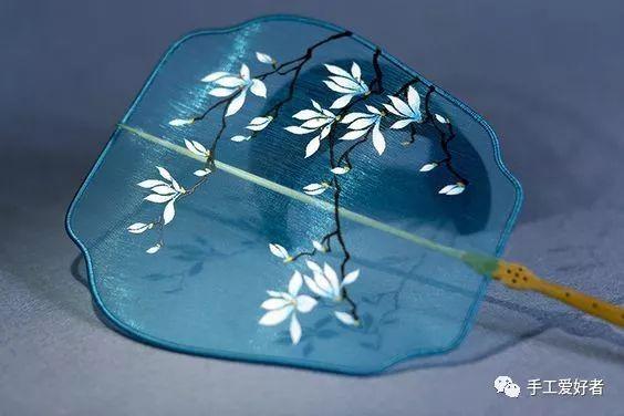 古风扇子做法 古风扇子做法简述，古风扇子做法（传统工艺，轻罗小扇扑流萤）