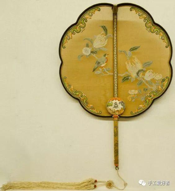 古风扇子做法 古风扇子做法简述，古风扇子做法（传统工艺，轻罗小扇扑流萤）