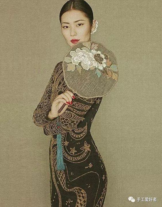 古风扇子做法 古风扇子做法简述，古风扇子做法（传统工艺，轻罗小扇扑流萤）