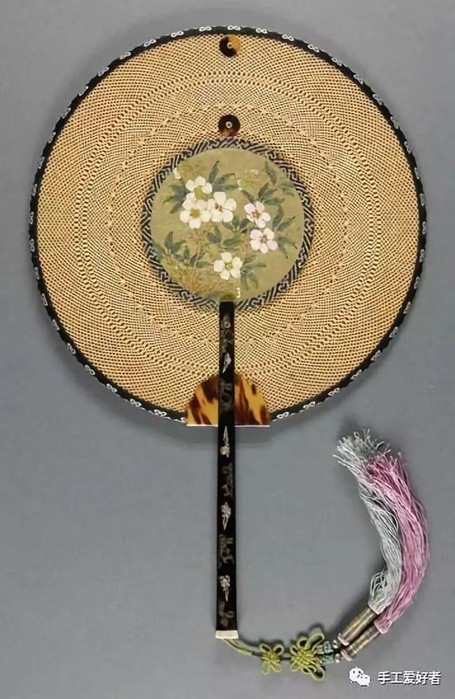 古风扇子做法 古风扇子做法简述，古风扇子做法（传统工艺，轻罗小扇扑流萤）
