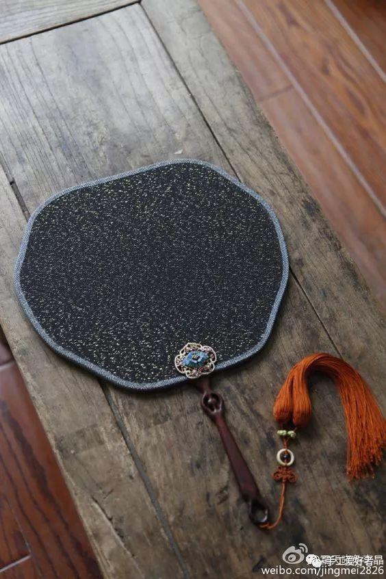 古风扇子做法 古风扇子做法简述，古风扇子做法（传统工艺，轻罗小扇扑流萤）