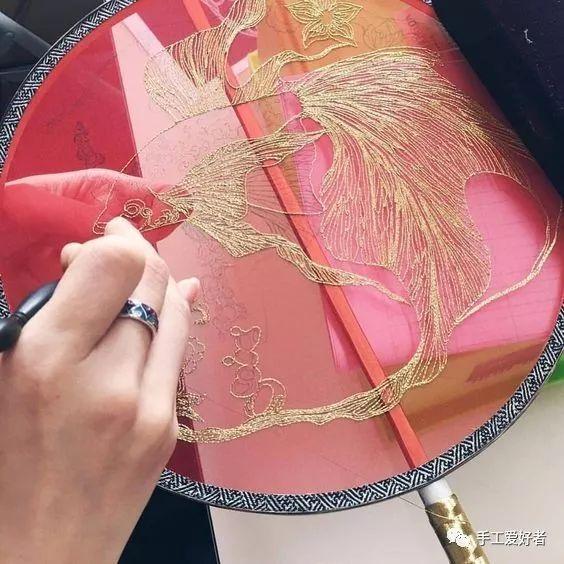 古风扇子做法 古风扇子做法简述，古风扇子做法（传统工艺，轻罗小扇扑流萤）