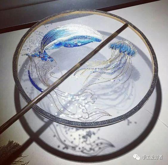 古风扇子做法 古风扇子做法简述，古风扇子做法（传统工艺，轻罗小扇扑流萤）