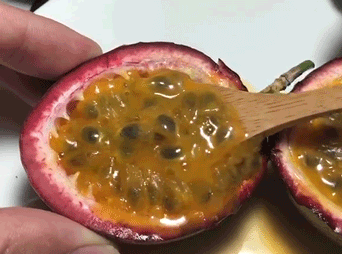 百香果怎么吃有减肥的功效，百香果怎么吃减肥效果最好（刚切开香气就狂涌出来）