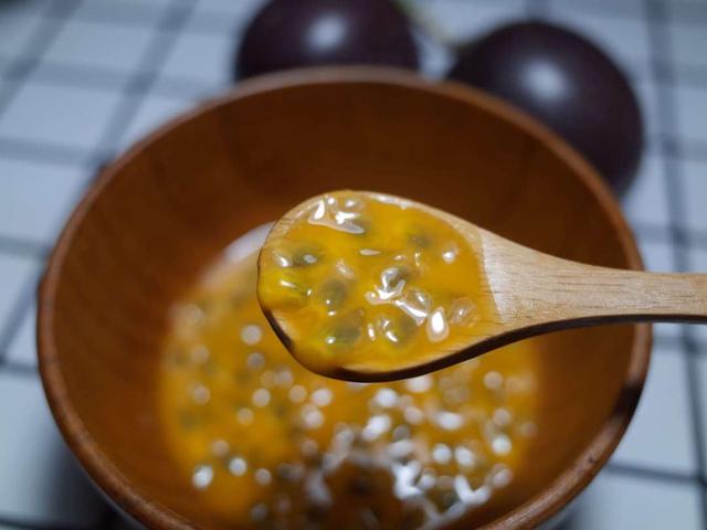 百香果怎么吃有减肥的功效，百香果怎么吃减肥效果最好（刚切开香气就狂涌出来）